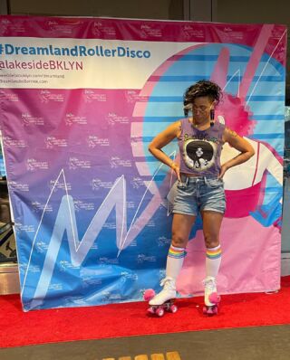 I’ve had these skates for 5 years and I finally got to skate in them for real. “Why do my skates feel funny?” I wondered. I assumed it was because I’m not used to roller skates. So I spent the first 15 minutes skating with my skates on the wrong feet 🙄😐🤦🏻‍♀️ but once I fixed them - skating was a little bit easier. 🤣🤣